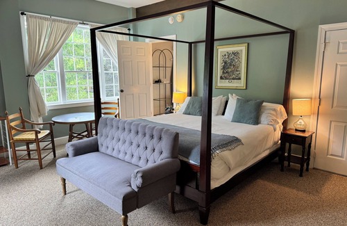 Warm Springs Hotel | The Inn at Gristmill Square
