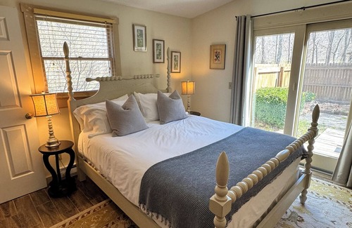 Warm Springs Hotel | The Inn at Gristmill Square