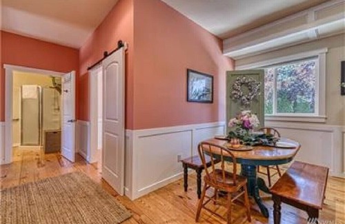 Steilacoom Casa | The Inn at Saltar’s Point Suite 3 (2 bed 1 bath)