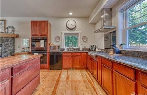 Steilacoom Casa | The Inn at Saltar’s Point Suite 3 (2 bed 1 bath)