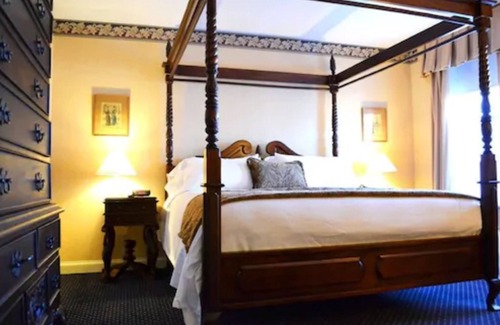 Saratoga Springs Hotel | The Inn at Saratoga