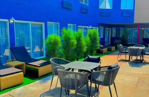 Omaha Hotel | The Inn & Suites Omaha near ZOO