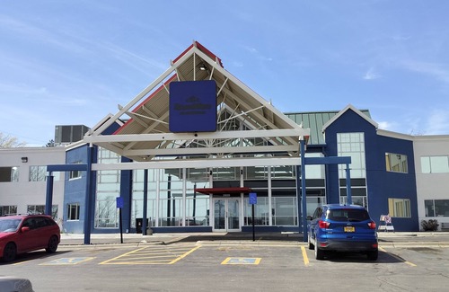 Omaha Hotel | The Inn & Suites Omaha near ZOO