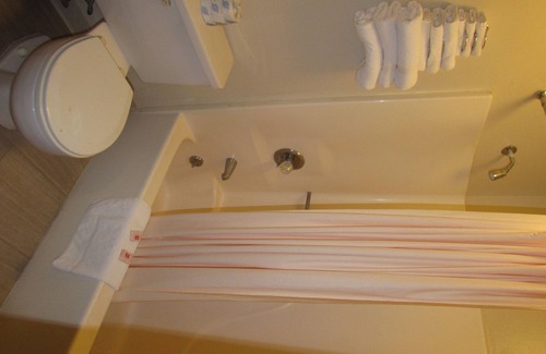 Chalco Hotel | The Inn & Suites SW Omaha