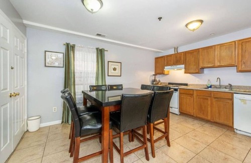Ironbound District Apartamento | The Inviting Escape 5BR |8 Min to EWR | Parking.