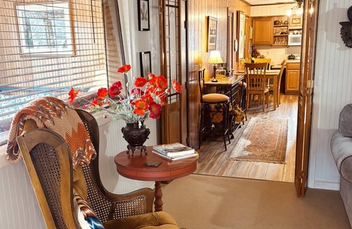 Nashville Cabina | The Iris Garden Downtown Cottages and Suites