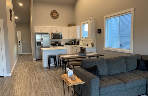 Moses Lake Casa | Vista de calle y agua "The Irons" en Legacy Golf Resort