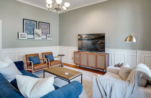 West Seventh Casa | The Irvine - steps to Xcel and everything St. Paul