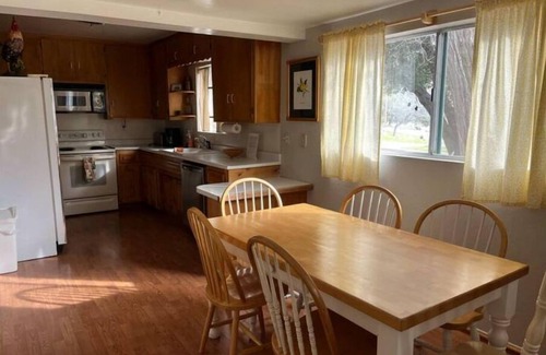 Kernville Cabaña | The Isabella Lakehouse