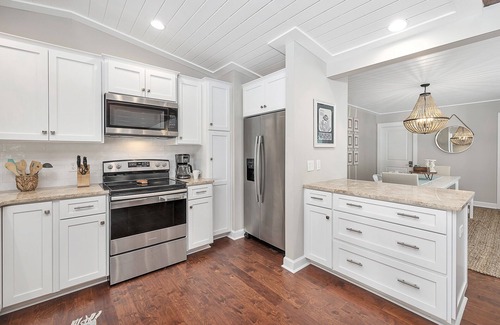 Saint Simons Heights Casa | The Island Pearl! Perfect Private Escape with Private Pool, Newly Renovated, Great Outdoor Spaces!