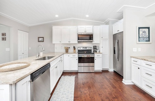 Saint Simons Heights Casa | The Island Pearl! Perfect Private Escape with Private Pool, Newly Renovated, Great Outdoor Spaces!