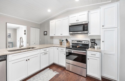 Saint Simons Heights Casa | The Island Pearl! Perfect Private Escape with Private Pool, Newly Renovated, Great Outdoor Spaces!