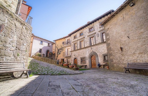 Pieve Fosciana Apartamento | The Abode of the Abraham-The Band