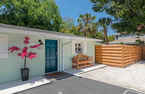 South Sarasota Casa | The Ivanhoe Hideaway