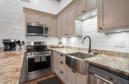 Sugar Grove Cabina | The Ivory Buck-Cabaña-Baño Privado