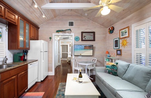 Key West Historic District Cabaña | The Ivy Cottage - Private Home in Key West