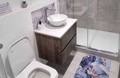 Seacroft Cabina | The Ivy guest house - near Roundhay Park