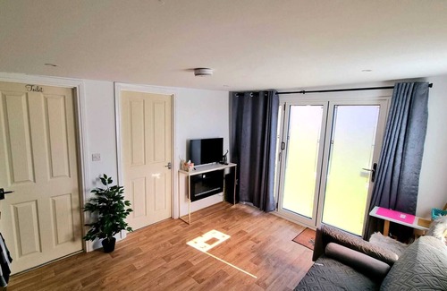 Seacroft Cabina | The Ivy guest house - near Roundhay Park