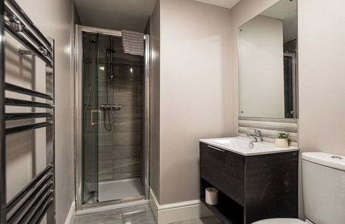 Londonderry Casa | The Ivy House on Clarendon