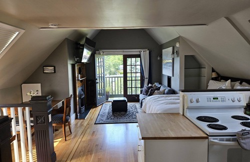 Grandview-Woodland Casa | The Ivy On Parker Guest House