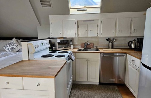 Grandview-Woodland Casa | The Ivy On Parker Guest House