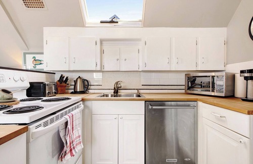 Grandview-Woodland Casa | The Ivy On Parker Guest House