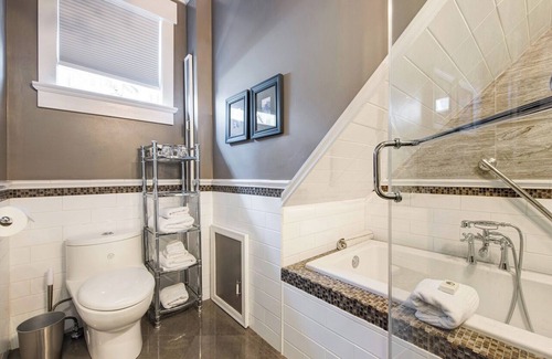 Grandview-Woodland Casa | The Ivy On Parker Guest House