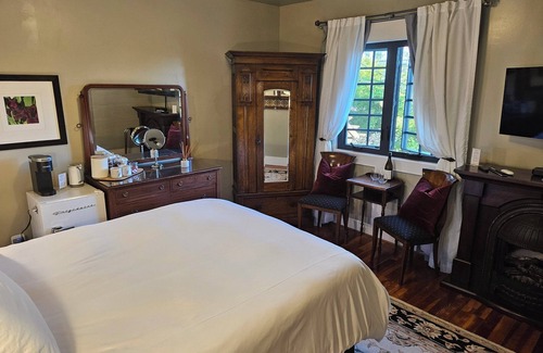 Grandview-Woodland Casa | The Ivy On Parker Guest House