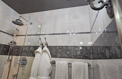 Grandview-Woodland Casa | The Ivy On Parker Guest House