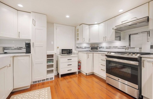 Grandview-Woodland Casa | The Ivy On Parker Guest House