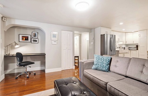Grandview-Woodland Casa | The Ivy On Parker Guest House