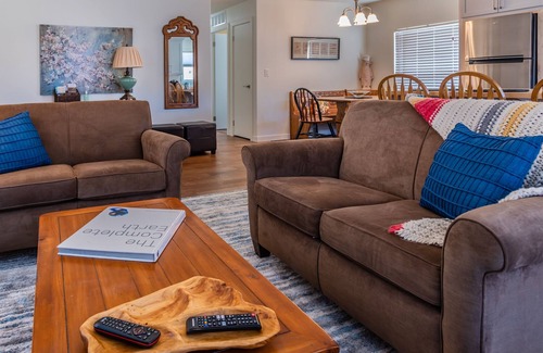 Bradley Casa | The J's Nest Cottage - Quiet Country Cottage with Mountain Views!