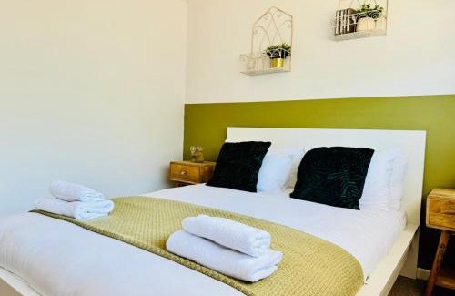 Cambridge Casa | The Jade House - Cambridge Rental with Garden and BBQ, Near City Centre