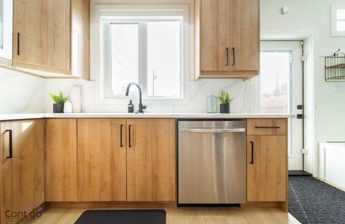 Jasper Place Casa | The Jasper, AC, 4 BD, Sleeps 8, Near DT & WEM!