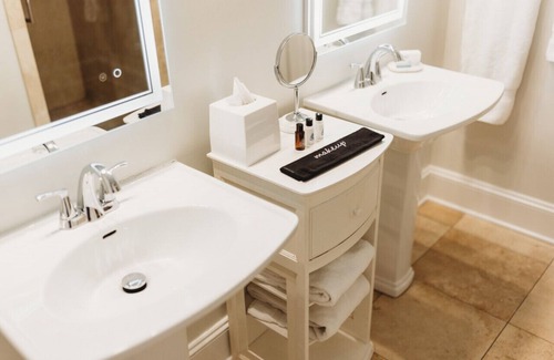 Downtown Hotel | The Jefferson Inn Rm. 2 | Standard Suite