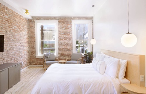 Downtown Reno Hotel | The Jesse Hotel & Bar
