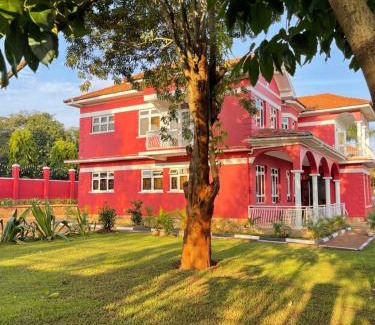 Jinja Cama Y Desayuno | The Jewel and the Lake