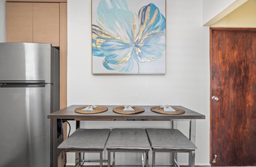 Levittown Apartamento | The Jewel of Levittown: Charming 2-bedroom apartment with WiFi, AC in Toa Baja