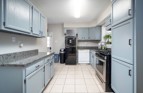 New Carrollton Casa | The Jodie: Beautiful 4-Bedroom, 2-Bathroom, 1-Jacuzzi, and Spacious Event Hall