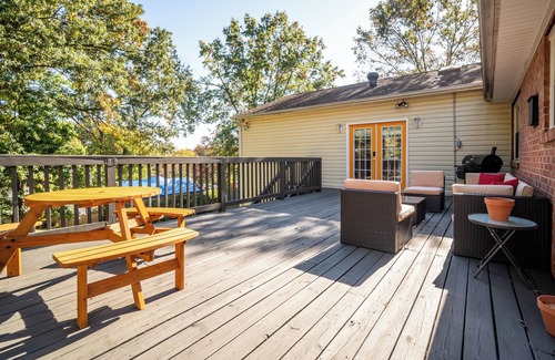 New Carrollton Casa | The Jodie: Beautiful 4-Bedroom, 2-Bathroom, 1-Jacuzzi, and Spacious Event Hall
