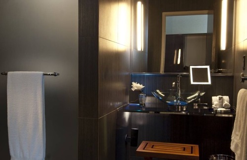 Downtown Dallas Hotel | The Joule Dallas – Deluxe Double Bed Room with Contemporary Comfort