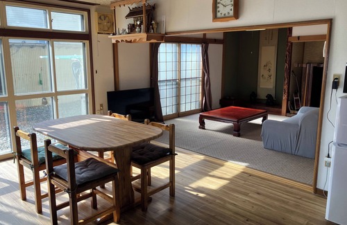 Hiro-cho Casa | The ocean, river, and mountains are a 3-minute walk away! One building rental [with wood stove, ping-pong table, and storage room with indoor bicycle parking] BBQ and outdoor facilities in the spacious grounds (pets are partially allowed!) Close to Cape E