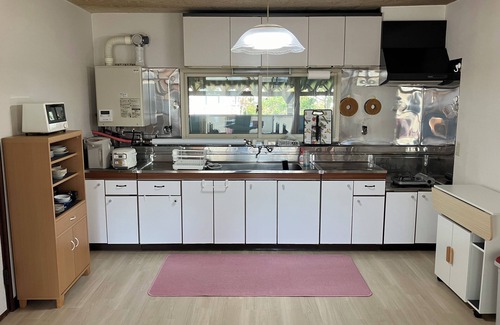 Hiro-cho Casa | The ocean, river, and mountains are a 3-minute walk away! One building rental [with wood stove, ping-pong table, and storage room with indoor bicycle parking] BBQ and outdoor facilities in the spacious grounds (pets are partially allowed!) Close to Cape E