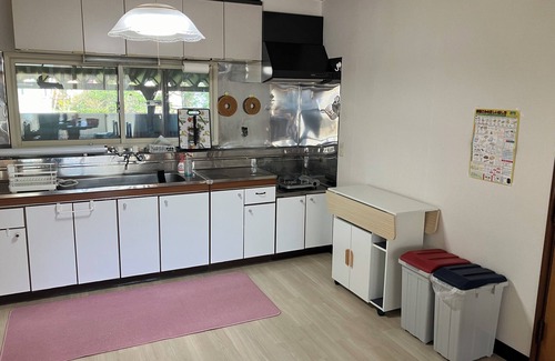 Hiro-cho Casa | The ocean, river, and mountains are a 3-minute walk away! One building rental [with wood stove, ping-pong table, and storage room with indoor bicycle parking] BBQ and outdoor facilities in the spacious grounds (pets are partially allowed!) Close to Cape E
