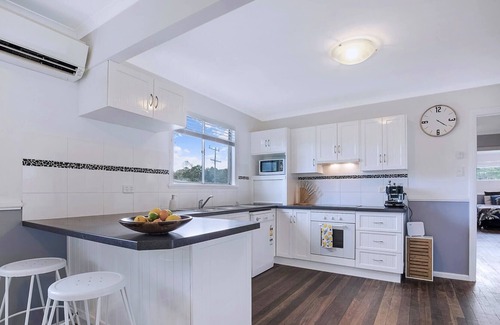 Clontarf Casa | THE JUNE-ROSE: A PRIVATE HOUSE WITH POOL AND SPA!