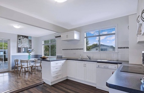 Clontarf Casa | THE JUNE-ROSE: A PRIVATE HOUSE WITH POOL AND SPA!