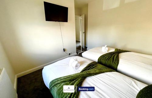 Mangotsfield Casa | The Jungle by AltoLuxoExperience Short Lets & Serviced Accommodation With Free Parking