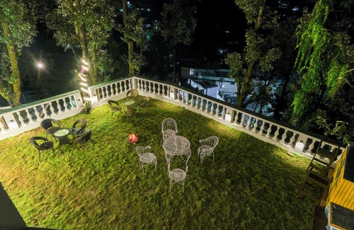 The Mall Road Cabaña | The Junglee Bakri
