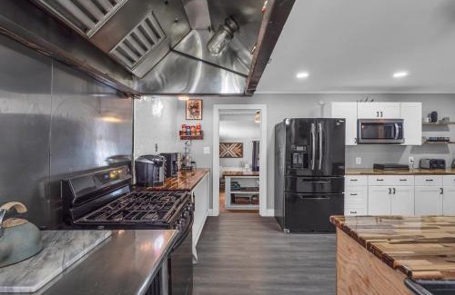 Ellicottville Casa | The Kelly House - 4 BR Historic Lodge - Downtown