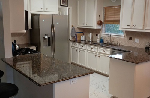 Clear Lake Shores Casa | The Kemah house is on the Bay side of 146, ½ mile up Kipp Ave to the Boardwalk